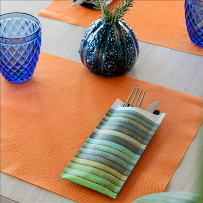SACS COUVERTS + SERVIETTE 'JUST IN TIME - WOOD' 90 + 10PE G/M2 8,5x19,5 CM NOIR AIRLAID (250 UNITÉS)