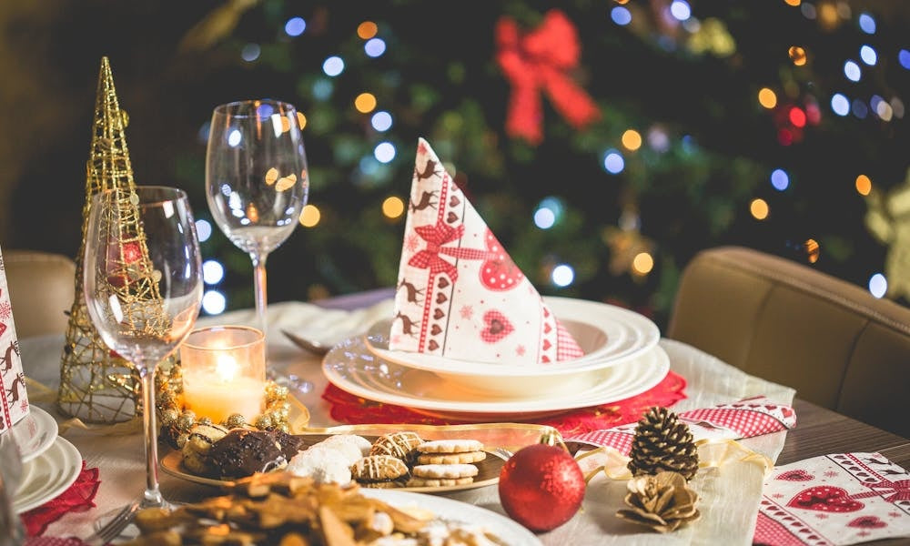 Astuces pour un Noël réussi : nos idées pour emballer vos cadeaux et dresser vos tables